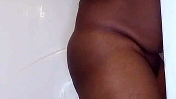 Wet ebony milf rubs her big ass solo