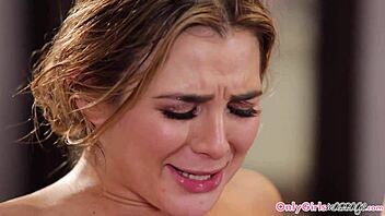 Massage Babe Pussylicked During Session