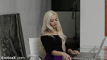 On her final day, office intern Elsa Jean fulfills her desire for her boss - eroticax
