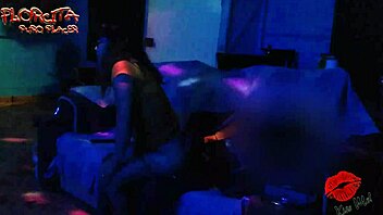 Seduciendo al repartidor de gas y termino rompiendome el culito tanto que lo disfrute