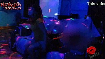 Seduciendo al repartidor de gas y termino rompiendome el culito tanto que lo disfrute