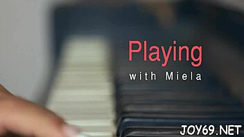 A sensual solo session with a nude playgirl reaching orgasm