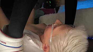 cummy blonde enjoys tasty rimjob action