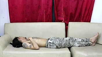 oye hermanastro quieres que te chupe la polla sexo casero con hermanastra jovencita pervertida - porno en español