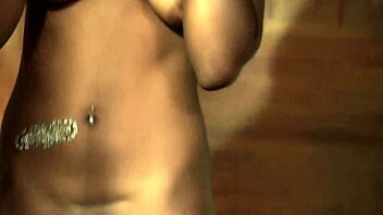 Dancing Princess from Bollywood Undresses Softly