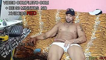 meu cliente pediu para fazer uma vídeo chamada e mostrar eu gozando para ele imaginar engolindo minha porra toda