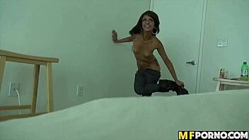 पतली क्यूटी पीओवी में लंड की सवारी प्रो स्टाइल