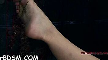 Angelic Gf Fingering Her Juicy Fanny