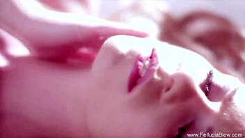 ريد هيد مذهلة تقدم بلوب جوب فني مذهل في مشهد حسي