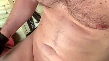 why workout naked with that hairless ass?