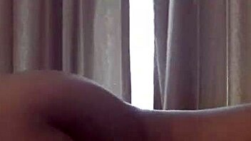 fucking hot girl on sofa 😏