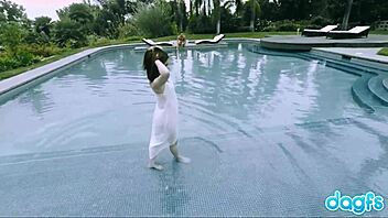 Jenna J Ross explores her pussy with boyfriend at pool