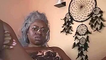 nae playing with her pussy