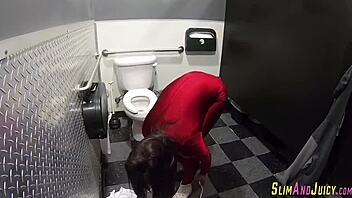 Big Ass Teen 18+ Gives Head And Rides In Facial Handjob Cumshot