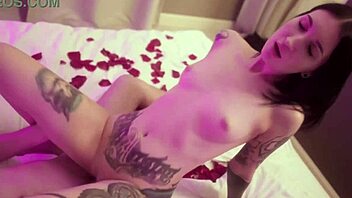 Is valentines day sex with brunette really romantic?