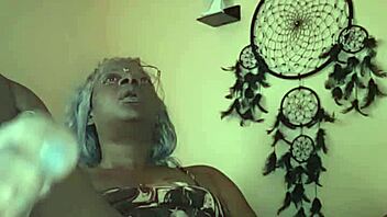 nae playing with her pussy