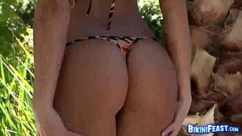 Why Randy Moore's solo bikini play tempts?