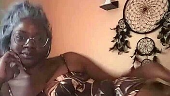 nae playing with her pussy