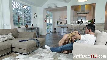 Milf loira mãe cavalgando e apanhando bondage com Blaten Lee