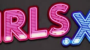 tgirls xxx: nyxi leon smiles through an orgasm