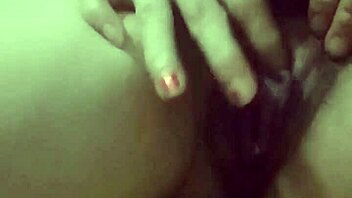 this girl is masturbating with toys, so hot 😍