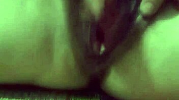 this girl is masturbating with toys, so hot 😍