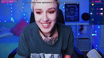 Short hair cam slut teases with dildo sucking