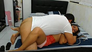 prima llena de semen en boca