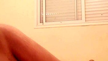 arab slut shows sexy body 😍