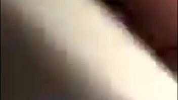 لاتينية تستخدم ألعاب للاستمناء والرش