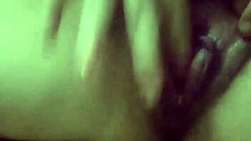 this girl is masturbating with toys, so hot 😍