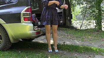 Amateur video captures hairy legs and big ass in outdoor park settings