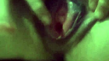 this girl is masturbating with toys, so hot 😍