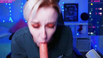 Short hair cam slut teases with dildo sucking