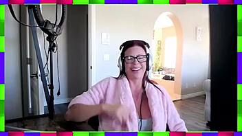 Alexis Fawx In Gangbang Facial Cumshot.