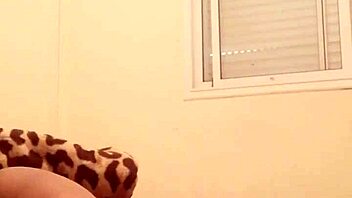 arab slut shows sexy body 😍