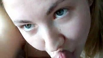 Την βλέπω να πίνει τεράστιο πούτσο και τρέμω από ενθουσιασμό