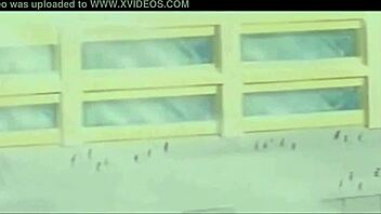 Porca miseria! Mamma hentai giovane prende creampie nella figa in azione senza censura!