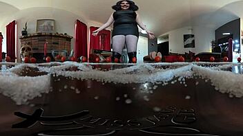 i'm in giantess goth therapist vr with jane judge she's so tall