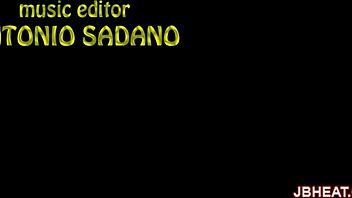 The stripper performs juicy clothes-ripped striptease in 3dxchat.