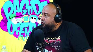 El vagyok ájulva az esküvői gyűrűktől bámulva a lagúni előtt!