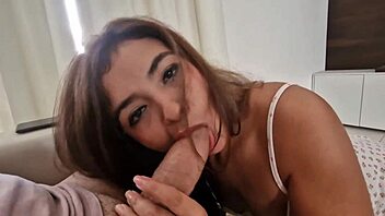 Argentinian latinas sharing a homemade sucking session