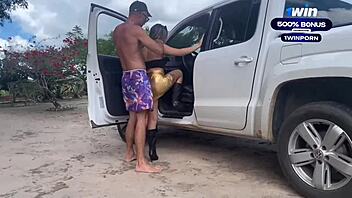 A Patroa Vivi Capetinha Chegou Na Sua Chácara E Olha Só O Que Aconteceu O Seu Empregado Vagninho Acabou Metendo No Cuzinho Dela Cenas Forte Completo No Red