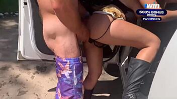 A Patroa Vivi Capetinha Chegou Na Sua Chácara E Olha Só O Que Aconteceu O Seu Empregado Vagninho Acabou Metendo No Cuzinho Dela Cenas Forte Completo No Red