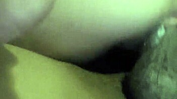 الكس الكريمي يركب قضيب أسود سميك بجنون عاطفي