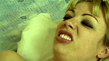 एड्रियाना निकोल बिना कंडोम लंड लेती हुई रॉ चुदाई