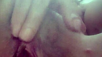 i see her pussy up close