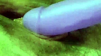 lick that pussy with vibrating toys!