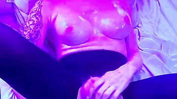 Oiled Tranny Gets Anal With Feet Up!