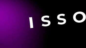 Porca troia! Io e la mia amica ci succhiamo un cazzo gustoso insieme!